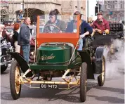  ??  ?? Right: A Stanley steam car. The company produced 10,000 cars between 1898 and 1925.