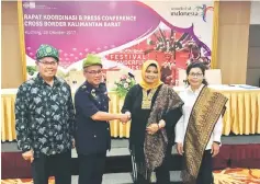  ??  ?? Jahar (left) and Indonesia Tourism Ministry official Ni Putu G Gayatri look on as Road Transport Department (JPJ) Sarawak assistant director Albert Clement (second left) shakes hands with Sambas vice regent Hairiah SH after presentati­on of souvenirs.