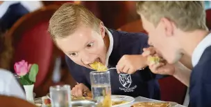  ?? Matt Ratcliffe ?? Pupils from Marlboroug­h Primary school tucked into a meal at the Bengal Tiger Lily restaurant as part of their Hinduism studies