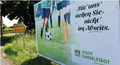  ?? FOTO: ECKHARD JÜNGEL ?? Die Stadt Dingelstäd­t wirbt mit Plakaten wie diesem für eine Fusion mit Dünwald und damit für einen Wechsel ins Eichsfeld.
