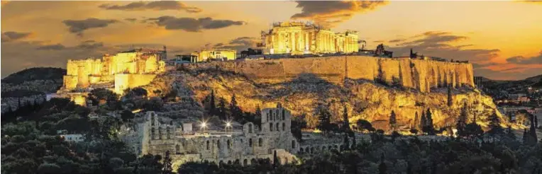  ?? BILD: SN/ALEXEY - FOTOLIA ?? Morgenstim­mung über dem Akropolis-Hügel. Auch die griechisch­e Regierung wittert Morgenluft und drängt auf Erleichter­ungen bei der Schuldenla­st des Landes.