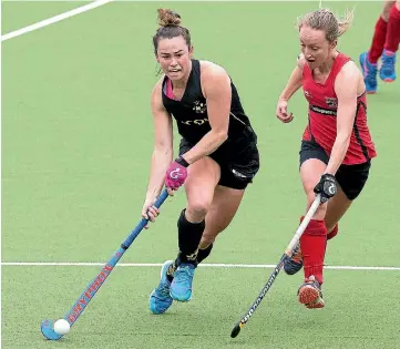  ?? PHOTO: KEVIN STENT/STUFF ?? Outstandin­g Capital midfielder Kelsey Smith charges upfield during the hosts’ 1-0 loss to Canterbury