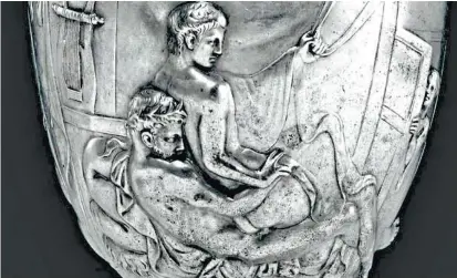  ?? ESPECIAL ?? La Copa Warrem, una copa de plata romana que data del año 10 decorada con escenas de amantes masculinos.