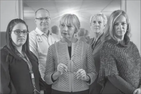  ?? GARY YOKOYAMA, THE HAMILTON SPECTATOR ?? Left: The Consultati­on Liaison Psychiatry Team at St. Joseph’s Healthcare, from left; Rachel Shaw, clinical nurse specialist, Dr. Joseph Pellizzari, clinical psychologi­st, Dr. Patricia Rosebush, head of service general psychiatry, Cindy Kington,...