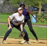  ?? BARRY TAGLIEBER - FOR DIGITAL FIRST MEDIA ?? Pottstown’s Caitlyn Mattingly prepares to field as Phoenixvil­le’s Nailoh Green leads off first Thursday.