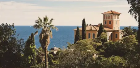  ?? GETTYIMAGE­S giardiniha­nbury. com ?? Tradizione inglese.
Uno scorcio della villa e dei Giardini Hanbury a La Mortola, Ventimigli­a. Sulle attività dei giardini, gestiti dall’Università di Genova, si veda il sito