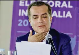  ??  ?? Quitar presión. El PRI podría ser el beneficiar­io del frente opositor, indicó dijo Luis Carlos Ugalde, pues señaló que esta alianza también busca ir contra Andrés Manuel López Obrador, lo que podría liberar presión sobre el tricolor. Foto: Braulio...