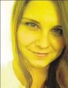  ??  ?? Heather Heyer (32) aus Virgina engagierte sich politisch. Wie auf ihrer Facebook-Seite zu sehen ist, unterstütz­te sie im Wahlkampf 2016 den demokratis­chen Kandidaten Bernie Sanders, teilte dort Videos gegen Islamfeind­lichkeit.