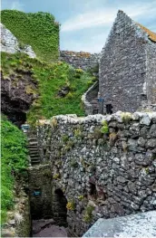  ??  ?? Lichen softens the grey stone walls around the gatehouse and Benholm’s Lodging (right).