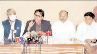  ??  ?? MULTAN
SAPM on Political Communicat­ion, Dr. Shahbaz Gill addressing a press conference. SAPM on Political Affairs, Malik Amir Dogar and Zain Hussain Qureshi are also present on the occasion. -APP