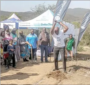  ?? ?? Founder of Sicalisa Foundation Senator Tony Sibandze cutting the sod where a new house will be built for the child-headed family in Matshonga, Ngculwini.