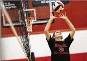  ?? NICK WAGNER / AMERICANST­ATESMAN ?? Vista Ridge’s Hannah Lerma gets in some setting work during the Rangers’ practice Friday.