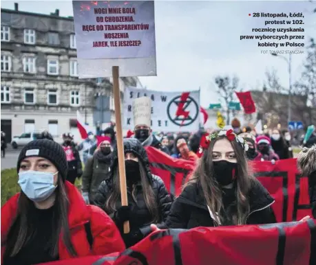  ?? FOT. TOMASZ STAŃCZAK ?? 28 listopada, Łódź, protest w 102. rocznicę uzyskania praw wyborczych przez kobiety w Polsce
•