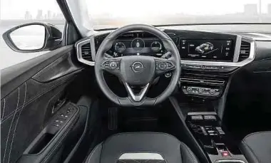  ??  ?? Der Mokka ist der erste Opel mit dem volldigita­len Cockpit „Pure Panel“.