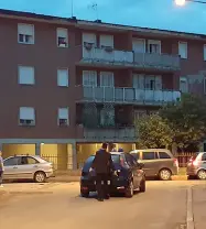  ??  ?? L’intervento
I carabinier­i hanno convinto l’uomo a desistere e l’hanno portato in ospedale per un controllo sanitario