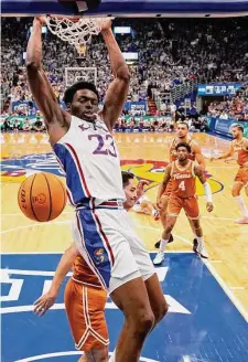  ?? Charlie Riedel/Associated Press ?? Center Ernest Udeh Jr. and Kansas scored 50 points in the paint during Monday’s 88-80 win over Texas.