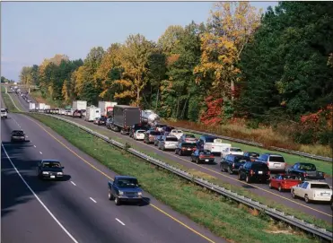  ?? SERVICE PHOTO METRO NEWS ?? A 2012 study from researcher­s at Washington University in St. Louis noted that long commutes cut into exercise time, which has the trickle-down effect of high blood pressure, greater body weight and lower fitness levels.