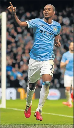  ?? PHOTOGRAPH: GALLO IMAGES ?? KEY CLASH: Manchester City star Fernandinh­o is ready for the big showdown