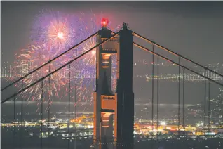  ?? Carlos Avila Gonzalez / The Chronicle ?? Fireworks light up the sky around the Golden Gate Bridge to celebrate Independen­ce Day.