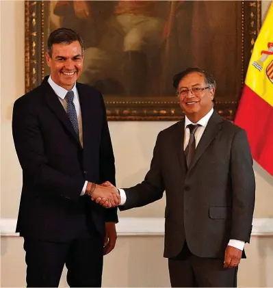  ?? ?? El presidente del Gobierno, Pedro Sánchez, junto al presidente de Colombia, Gustavo Petro.