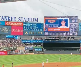  ?? ?? DEBUT. Por primera vez en sus tres años en Grandes ligas, Mauricio Dubón, estuvo jugando entre los estelares de los Astros frente a los Yankees en Nueva York.