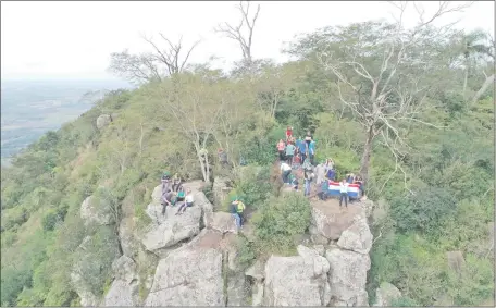  ??  ?? La campaña Ecoturismo de “A todo pulmón” llegó hasta Cerro Corá en Independen­cia, departamen­to de Guairá.