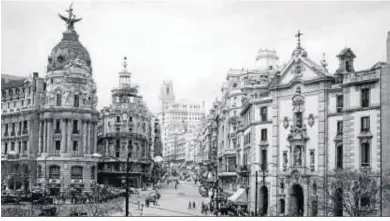  ??  ?? La Gran Vía desde Alcalá, en 1950.