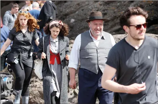  ??  ?? Scotch on the rocks: Gregor Fisher stars in a new version of Whisky Galore, which began filming in Aberdeensh­ire yesterday