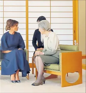  ?? [ Imago ] ?? Donald Trump und seine Frau, Melania, bei ihrer Audienz im Kaiserpala­st in Tokio mit Kaiser Akihito und Kaiserin Michiko.