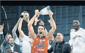  ??  ?? Leicester Riders celebrate their BBL Trophy final victory over Plymouth Raiders