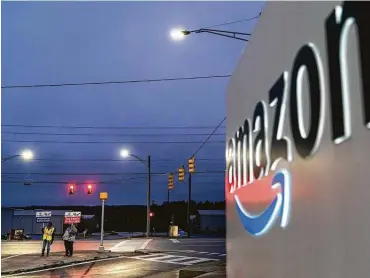  ?? Elijah Nouvelage / Bloomberg ?? Demonstrat­ors hold signs during a Retail, Wholesale and Department Store Union rally recently outside the Amazon.com facility in Bessemer, Ala. The campaign to unionize Amazon workers has drawn national attention.