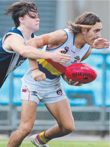  ?? Picture: STEWART McLEAN ?? MUDDY MAYHEM: Cairns Lions' Oliver Koch in action against the strong AFL Goldfields squad in tough, wet weather.