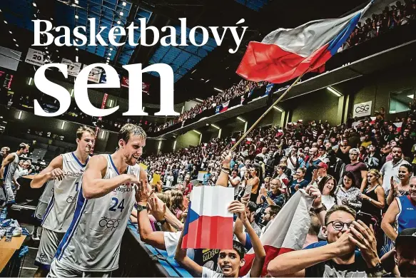  ??  ?? Velká sláva Basketbali­sté se radují z historické­ho úspěchu. I díky dvěma velkým oporám: nahoře vpředu Jan Veselý, dole vedle kouče Ronena Ginzburga slaví Tomáš Satoranský. 2x foto: ČBF