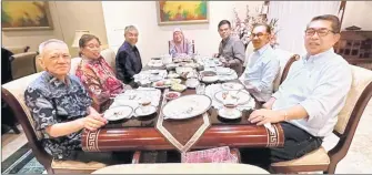  ?? — Photo via Facebook/Anwar Ibrahim ?? Anwar (second right) and Abang Johari (second left) wtih (from left) PBB deputy secretary-general and Satok assemblyma­n Datuk Ibrahim Baki, BN chairman Datuk Seri Ahmad Zahid Hamidi, Anwar’s wife Datin Sri Wan Azizah Wan Ismail, PKR secretary-general Datuk Seri Saifuddin Nasution Ismail and another guest seen during the visit at the prime minister’s residence.