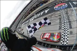  ?? ROBERT LABERGE / GETTY IMAGES ?? Kyle Busch takes the checkered flag to win the rain-delayed NASCAR Cup Series Food City 500 at Bristol Motor Speedway on Monday.