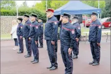  ??  ?? La délégation de sapeurs pompiers