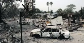  ?? MARCIO JOSE SANCHEZ / THE ASSOCIATED PRESS ?? Firefighte­rs say they are starting to gain ground against a wildfire in Redding, Calif.