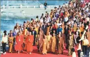  ?? WEI PEIQUAN / XINHUA ?? Delegates to the Fifth World Buddhist Forum walk to a tree-planting activity in Putian, Fujian province, on Sunday. More than 1,000 delegates and guests from 55 countries and regions are participat­ing in the forum.