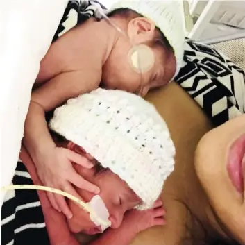  ?? PHOTO COURTOISIE ?? Les deux bébés de Mila Bravo, Katalina et Ishana, sont nés plusieurs semaines trop tôt.