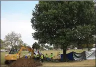  ??  ?? Crews excavate Wednesday at Oaklawn Cemetery in Tulsa. (AP/Tulsa World/Mike Simons)