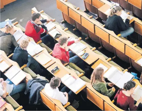  ?? FOTO: JOCHEN ZICK ?? In Nordrhein-Westfalen studieren 81.935 Studenten an privaten Hochschule­n – so viel wie in keinem anderen Bundesland.