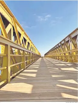  ?? JOAQUÍN PALOMA ?? El puente ha sido adaptado para su uso peatonal y cicloturis­ta.