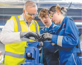  ?? Picture: Andrew Parsons ?? Prime Minister Anthony Albanese with apprentice­s Jacob Gillibrand and Maddison Baillie while touring the BAE workshop in Barrow-in-furness in the north of England.