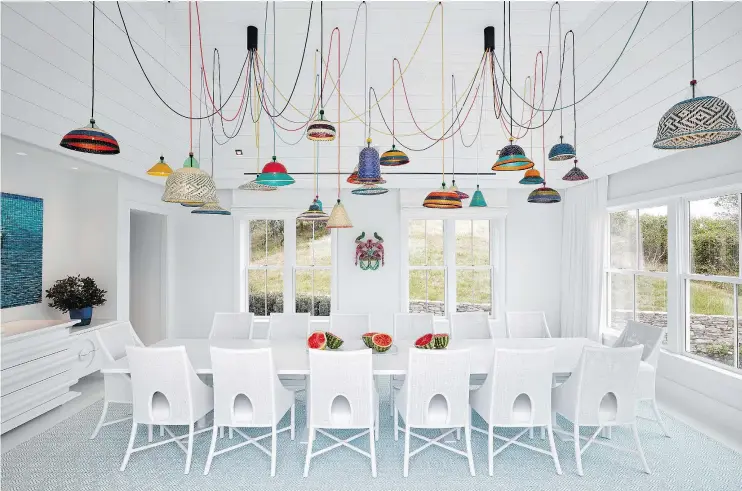  ?? — GHISLAINE VINAS INTERIOR DESIGN FILES ?? Ghislaine Vinas’s bold, colourful statement lighting in this Montauk, N.Y., beach house becomes not only illuminati­on but art in the design.