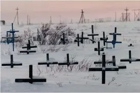  ?? Bild: IVAN SEKRETAREV ?? DOG I LÄGREN. De flesta av de tyskar som togs till fånga i Stalingrad dog i de sovjetiska fånglägren. På bilden en gravplats för tyska soldater i Vorkuta i norra Ryssland.