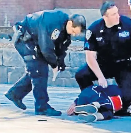  ??  ?? The moment, right, that Sayfullo Saipov, a 29-yearold Uzbek immigrant, was arrested by New York police