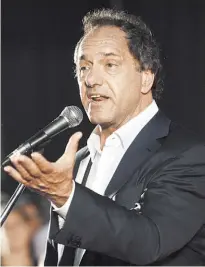  ??  ?? Agenda despejada. Scioli se concentra con asesores.