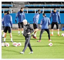  ??  ?? Real Madrid's head coach Zinedine Zidane, center in white cap, during a training session in Yokohama on Saturday. (AFP)