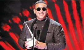  ??  ?? Daddy Yankee obtuvo el premio Ícono por su trayectori­a.