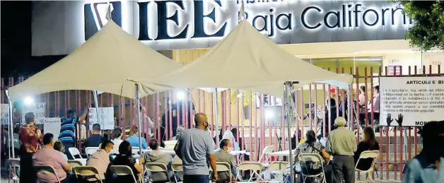  ?? JORGE GALINDO ?? El primer debate de candidatos al gobierno de BC se realizó ayer de manera virtual en las instalacio­nes del IEE